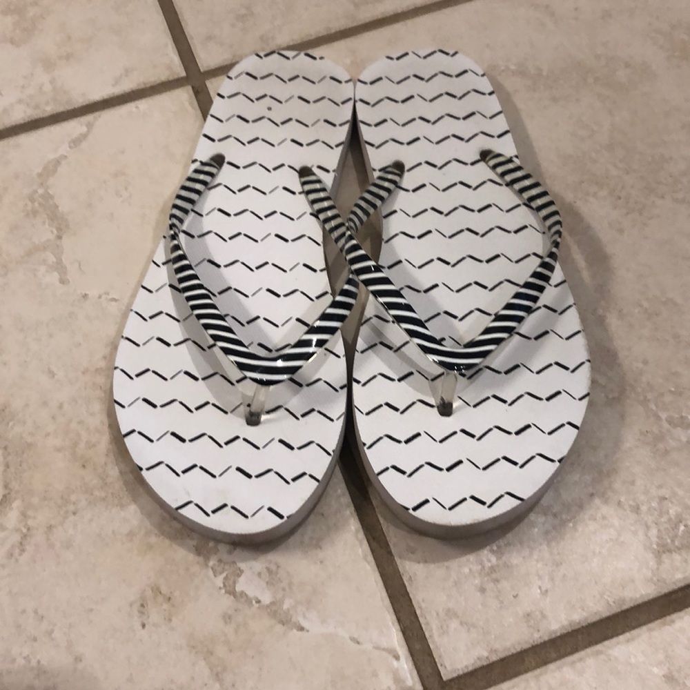 Flip flops black and white. Size 9.